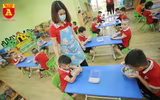 Cận cảnh bữa ăn bán trú của học sinh trong ngày đầu đi học